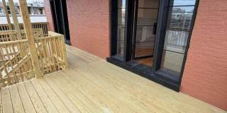 4884 4886 N. Hermitage Gallery 3