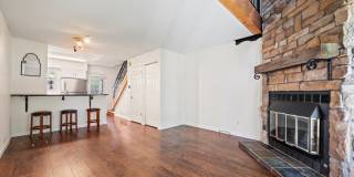 Warm 1 bd in heart of Aurora Gallery 5