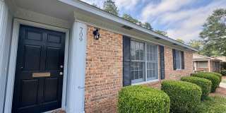 Pet Friendly 2 Bedroom, 1 Bath Duplex Located in the Center of Wilmington Gallery 1