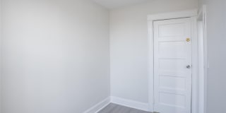 67-17 Myrtle Avenue Gallery 17