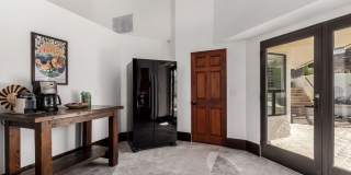 Stunning 7BR House in Camelback Canyon Gallery 29