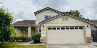 Stunning Four Bedroom Three Bathroom Home in Folsom Gallery 1