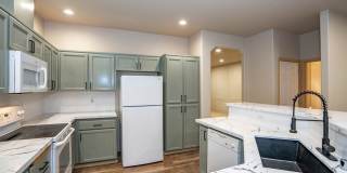 Modern 4 Bedroom, 2.5 Bath Home In Silver Creek w/AC Gallery 11