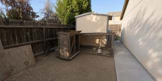 3290 North Vista Avenue Gallery 24