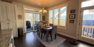 Beautiful 3 Bed/2.5 Bath Home in SE Bend - Ruby Peak Lane Gallery 8