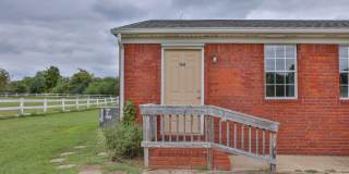 Charming Duplex in Heart of Dresden! Gallery 1