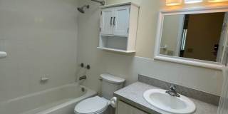 1 bedroom, 1 bathroom end unit condo beachside Gallery 13