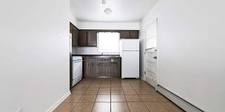 5952-58 W Superior Gallery 12