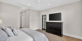 2425 Delmar Place Gallery 26