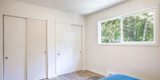 Stunning Views overlooking Oregon City- 1 Bedroom/1Bath Gallery 1