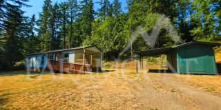 Cozy 2-Bedroom with Expansive Yard! Gallery 1