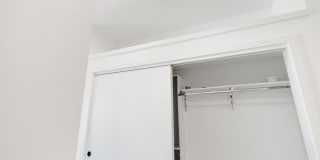Modern downtown condo studio with private balcony & parking space. Gallery 15