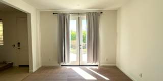 2 bed, 2.5 bath located in Corona, CA! Gallery 7