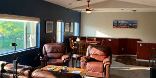 Sun filled top floor condo! Gallery 1