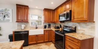 Discover the perfect Naples Park rental just minutes from the beach. Gallery 5