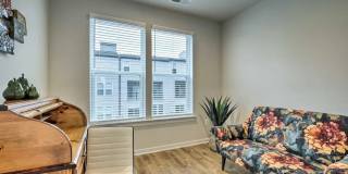 Luxury 3BR/2.5BA Condo w/ Balcony and Rooftop Terrace & Garage – Walk to One Loudoun Luxury 3BR/2.5BA Condo w/ Balcony and Rooftop Terrace & Garage – Walk to One Loudoun Gallery 21