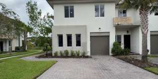 Spacious 4-Bedroom End-Unit Townhome with Beautiful Lake Views Gallery 1