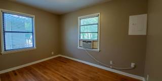 2 bedroom 1 bath bungalow in Shawnee. Gallery 19