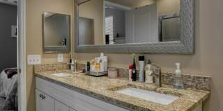 Two Bedroom with Garage near Grandview Gallery 11