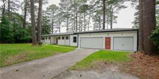 4 BED/3 BATH LOCATED IN A WATERFRONT COMMUNITY! Gallery 1