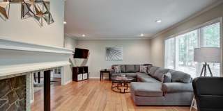 FURNISHED: Modern 6 Bdrm (7 beds) Home with BBQ, Foosball, HotTub & Private Pool - Close To Airport&Downtown Gallery 19