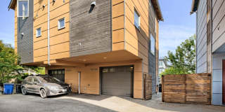 Beautiful 2 Bed Townhome Conveniently Located In Seattle! Gallery 1