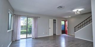 Adorable 2 bedroom townhome style Condo Gallery 7