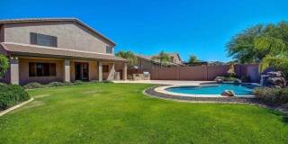 Stunning 4BR House in Phoenix with sparkling pool, resort style backyard and solar panles Gallery 22