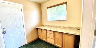 3BR single-level rancher in SE Bend with large fully-fenced backyard Gallery 14