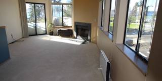 DOWNTOWN KIRKLAND 2 BED, 2.5 BATH HOME FOR RENT W WATER VIEWS! Gallery 6