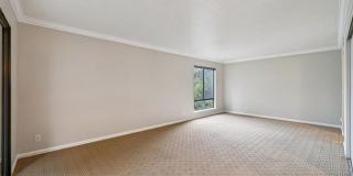 Elegant, private end-unit living with resort-style amenities! Gallery 12