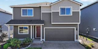 Spacious Yelm Home | A/C, Two Bonus Spaces & Fully Fenced Backyard! Gallery 1