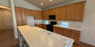 Very Nice 4 Bedroom Home Gallery 7