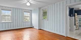 Classic 4BR Cape in Old Irving Park! Gallery 15