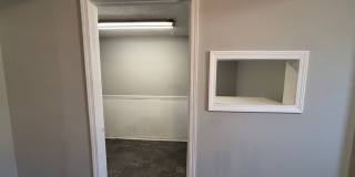 Spacious 2BR + Den with Huge Deck & Hardwood Floors Gallery 7