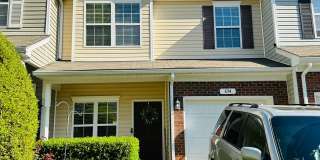 Two bedroom townhome with one car garage Gallery 1