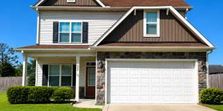 Spacious Sinclair Home with Bonus Room & Oversized Lot Gallery 1