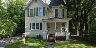 10 Locust St Gallery 1