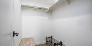 Beautiful 3 bed 2.5 baths "fully furnished" townhouse in the charming neighborhood of University Heights. Gallery 33