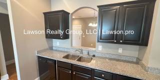 Luxurious Colonial Green Townhome with Garage Gallery 18