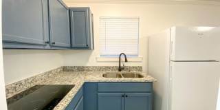 Recently renovated efficiency apartment in midtown Gallery 6