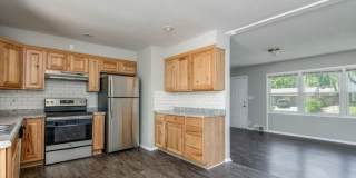 Charming 3 Bed / 1 Bath Home with 1-Car Garage in South Kansas City! Gallery 6