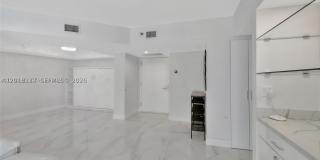 16425 Collins Ave Gallery 36
