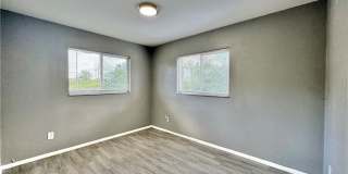 142 Harry Avenue S Gallery 22