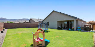 Beautiful 4 bedroom home with Solar Panels Gallery 36