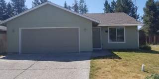 Cute 2 Bed 2 Bath in Town Gallery 1