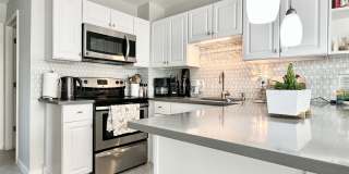 Beautifully Updated 2-Bedroom Townhouse w/ Finished Basement - Close to Royal Oak, Ferndale, Pleasant Ridge! Gallery 12
