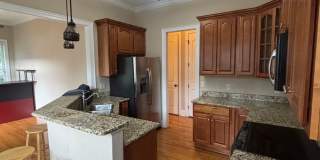 Spacious 4 Bed, 2.5 Bath Home Near Devine Street | Available July 1 Gallery 6