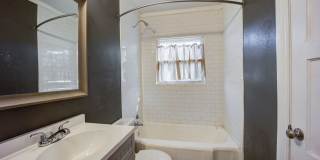 Freshly Renovated 2 Bedroom Home Gallery 4