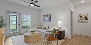 HōM at River Hills Gallery 26